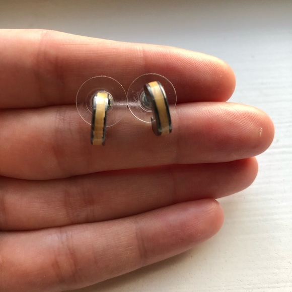 Vintage gold & cream enamel hoop stud earrings - Picture 6 of 6